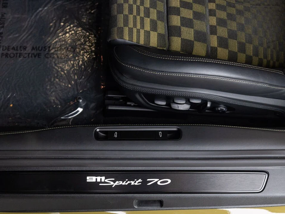 2026 Porsche 911 - Image 23 of 31