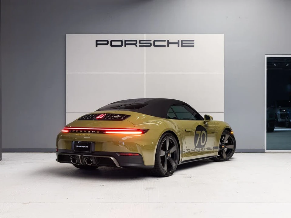 2026 Porsche 911 - Image 7 of 31