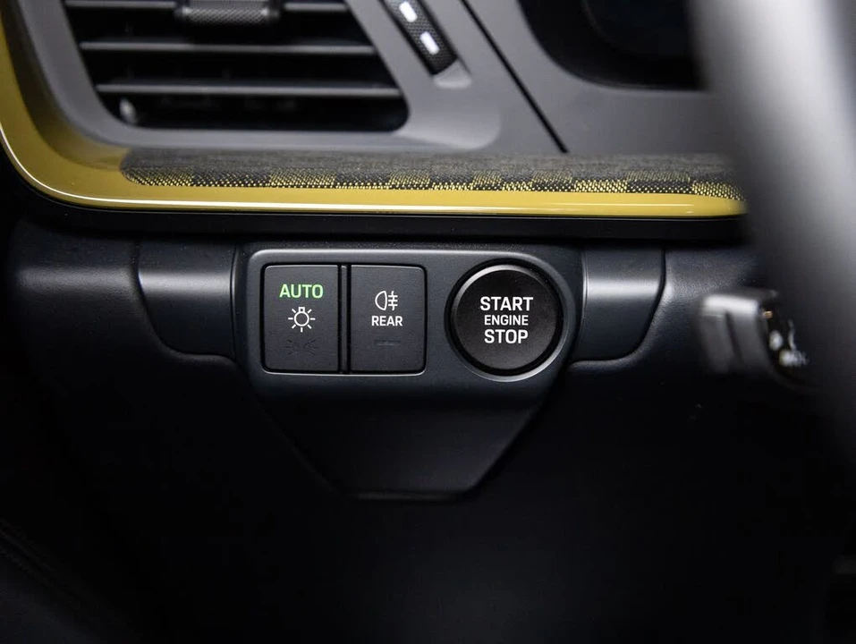 2026 Porsche 911 - Image 19 of 31