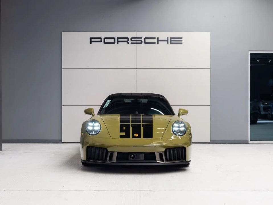 2026 Porsche 911 - Image 12 of 31