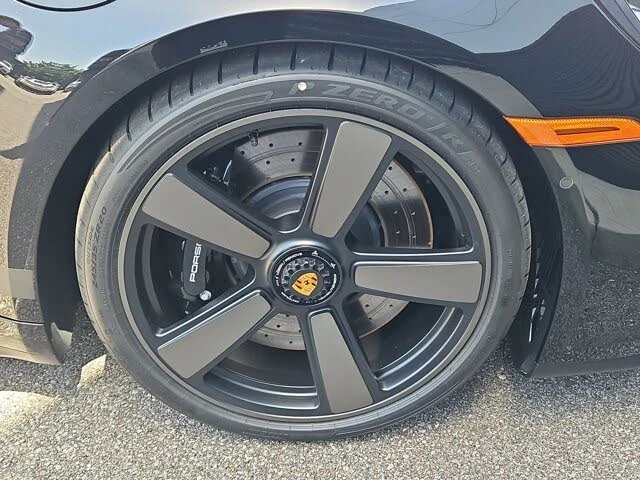 2026 Porsche 911 - Image 14 of 31