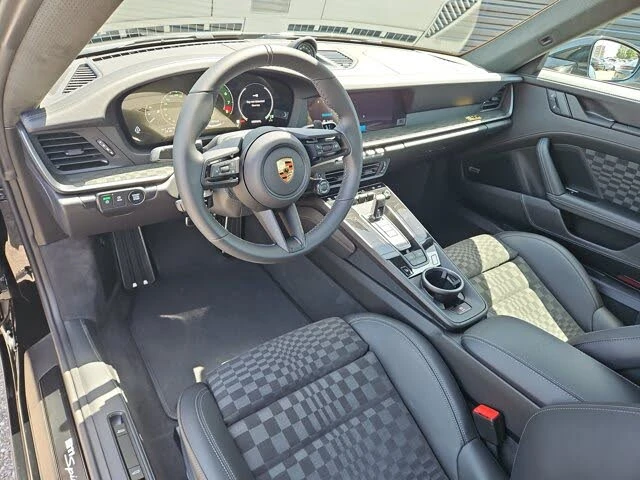2026 Porsche 911 - Image 17 of 31