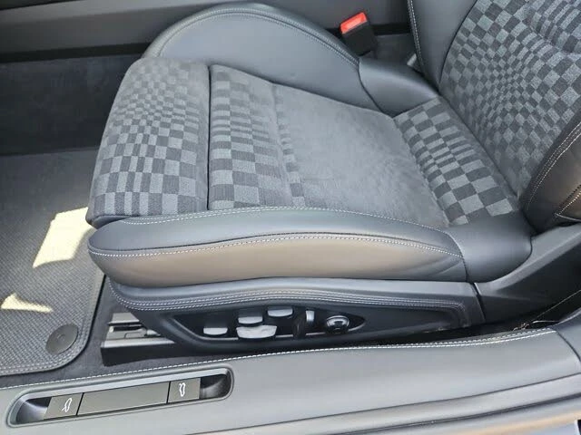 2026 Porsche 911 - Image 22 of 31