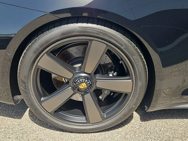2026 Porsche 911 - Image 13 of 31
