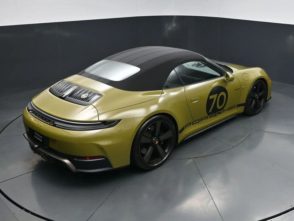 2026 Porsche 911 - Image 24 of 31