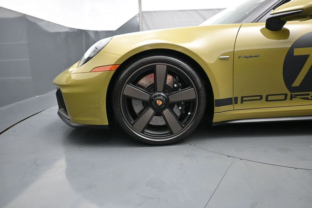 2026 Porsche 911 - Image 12 of 31