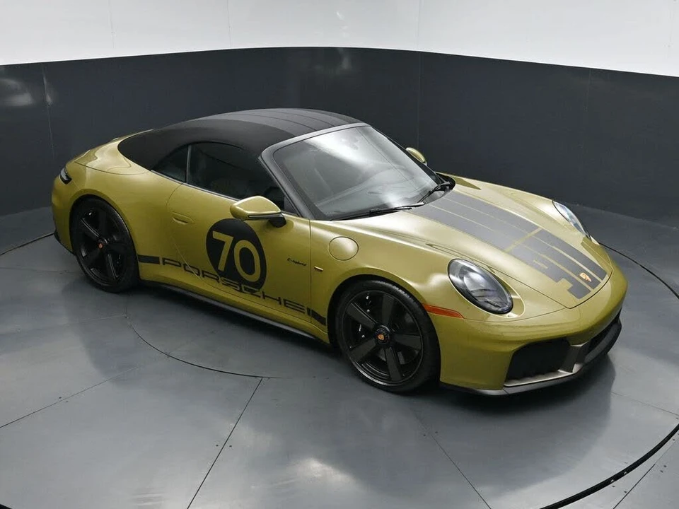 2026 Porsche 911 - Image 26 of 31