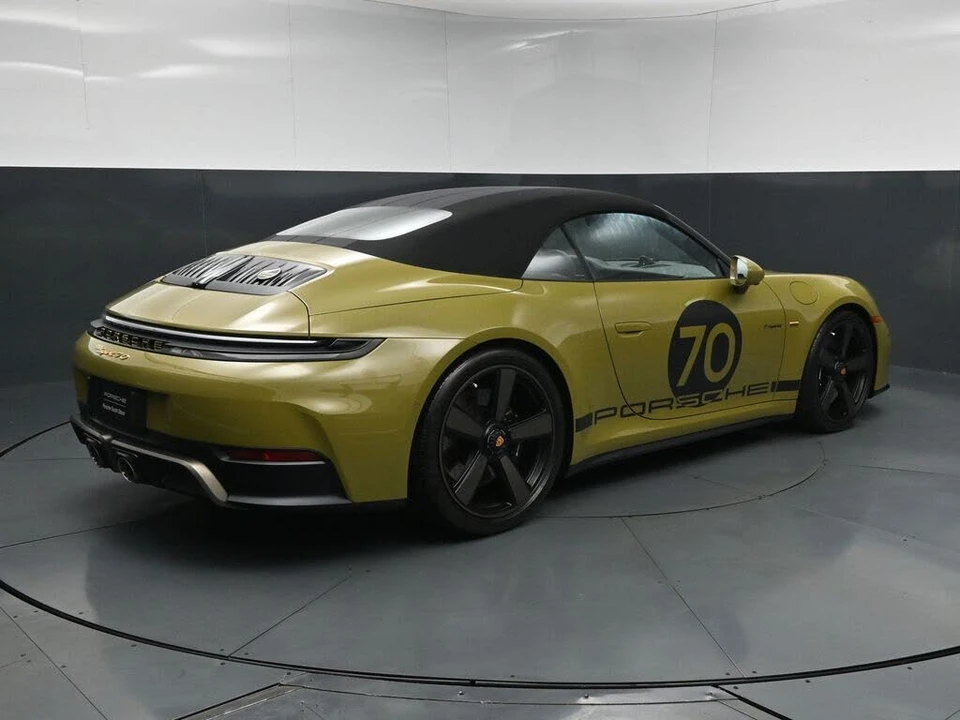 2026 Porsche 911 - Image 16 of 31