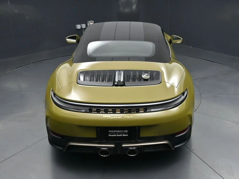 2026 Porsche 911 - Image 23 of 31