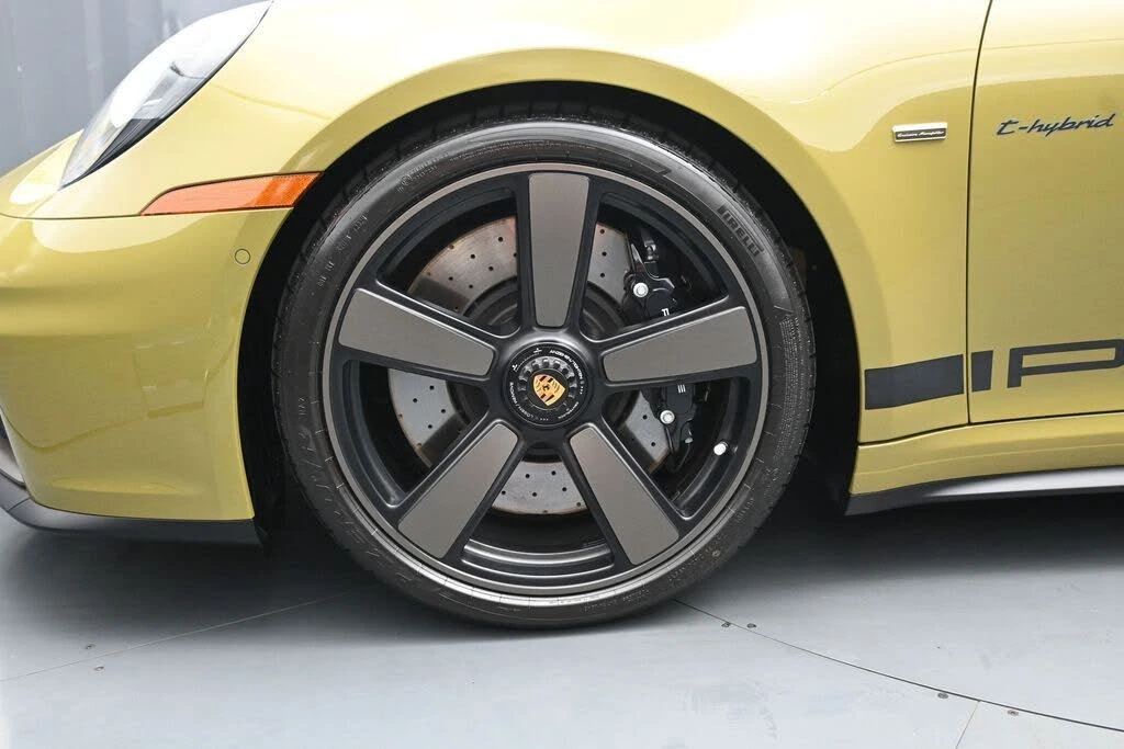 2026 Porsche 911 - Image 9 of 31