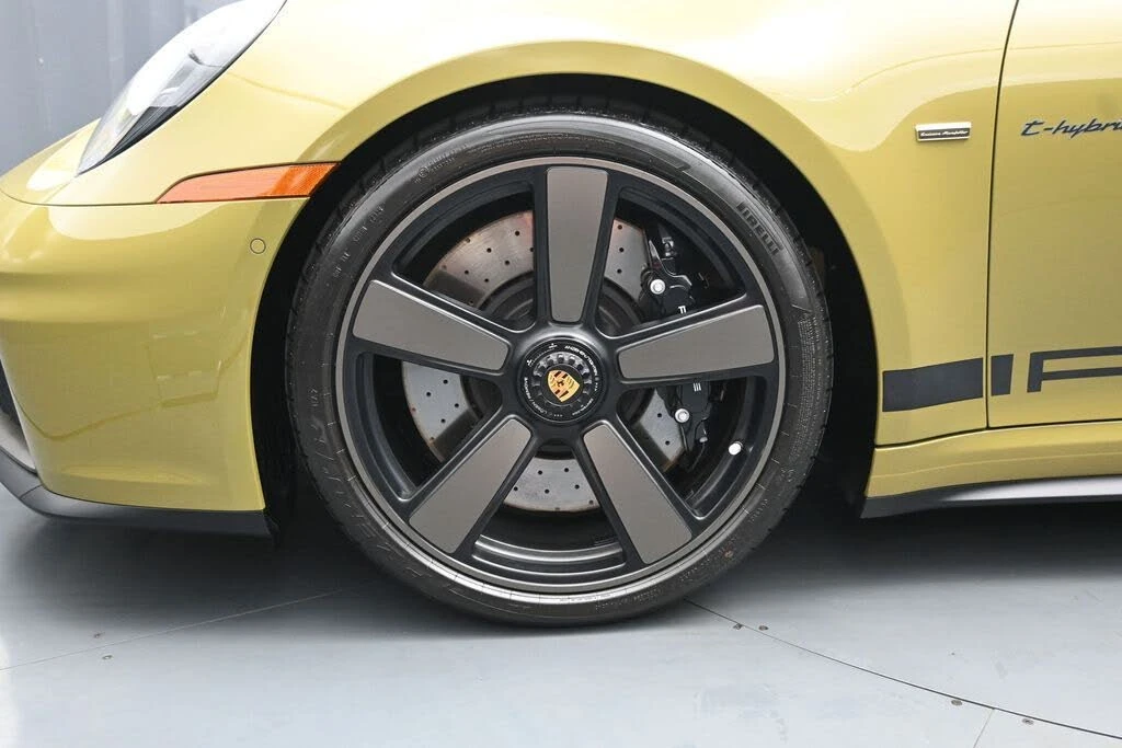 2026 Porsche 911 - Image 11 of 31