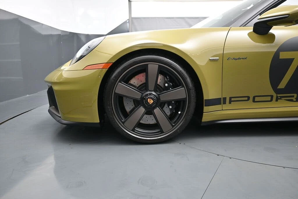 2026 Porsche 911 - Image 8 of 31