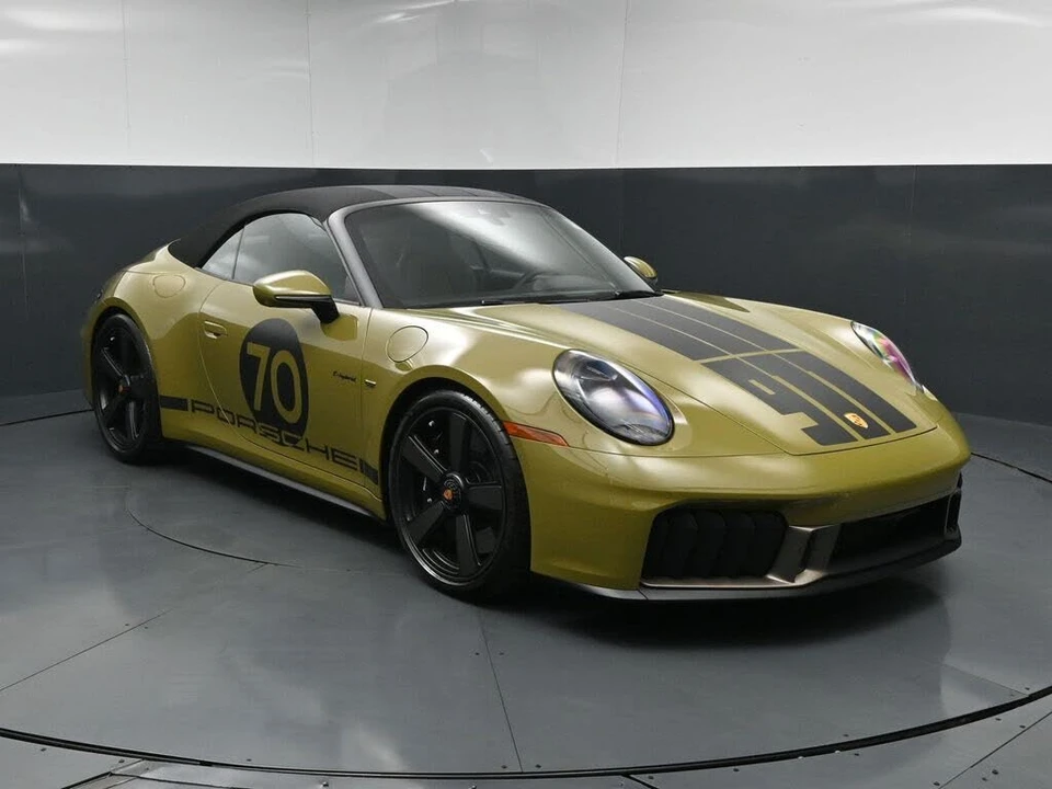 2026 Porsche 911 - Image 18 of 31