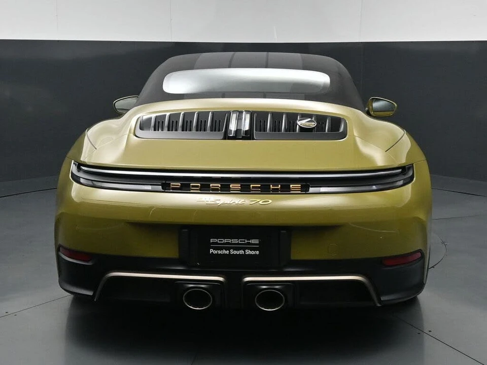 2026 Porsche 911 - Image 15 of 31