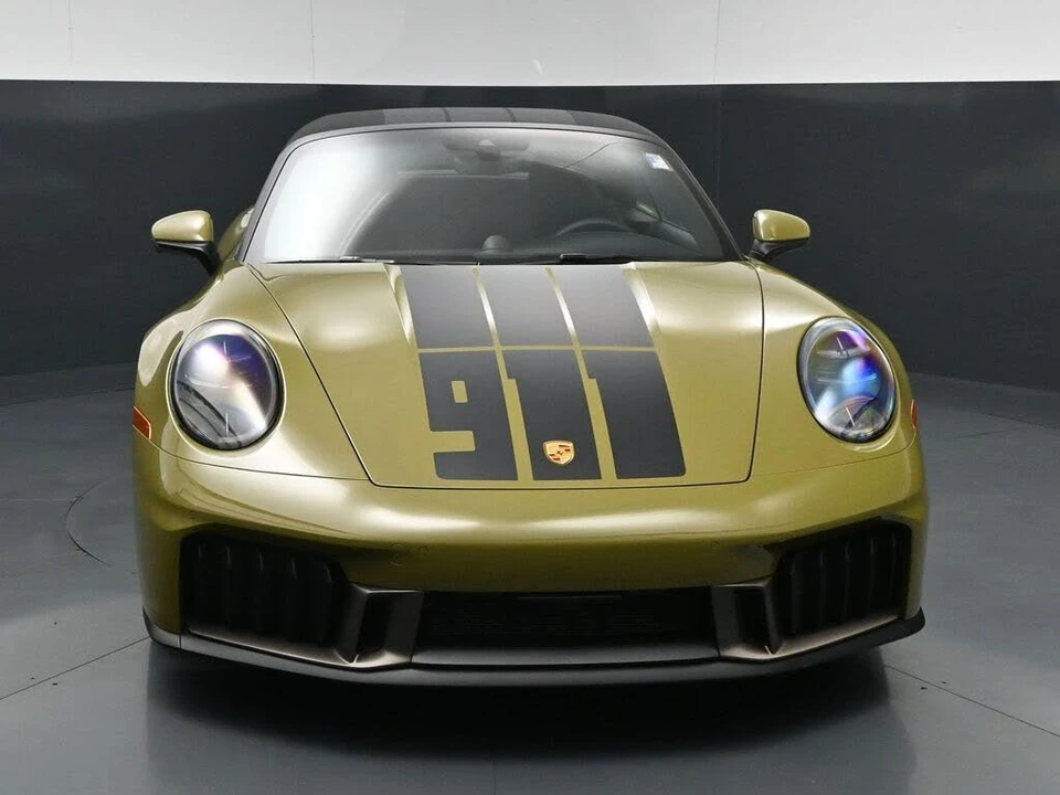 2026 Porsche 911 - Image 19 of 31