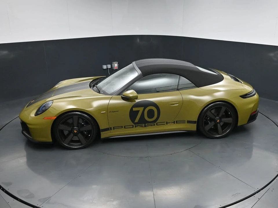 2026 Porsche 911 - Image 21 of 31