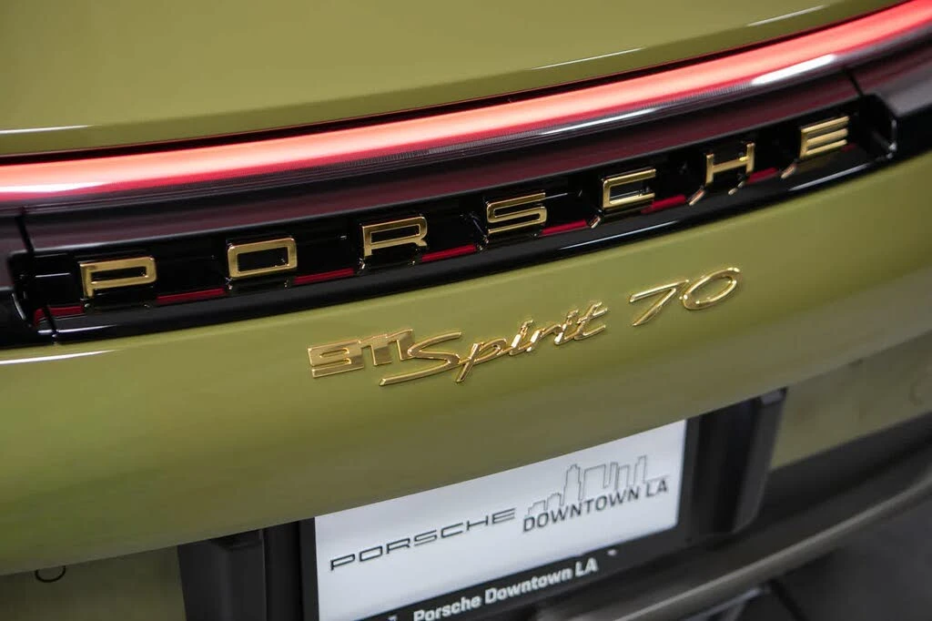 2026 Porsche 911 - Image 19 of 31