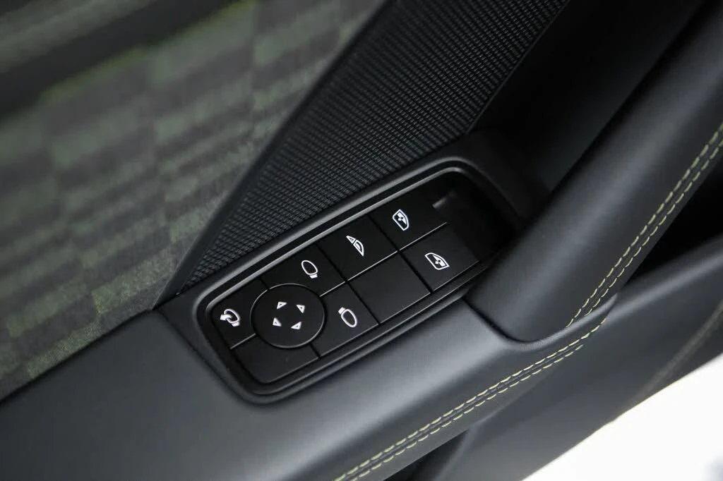 2026 Porsche 911 - Image 24 of 31
