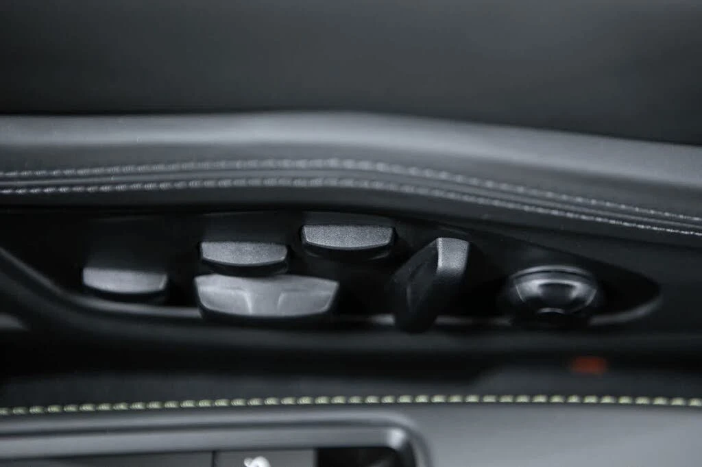 2026 Porsche 911 - Image 23 of 31