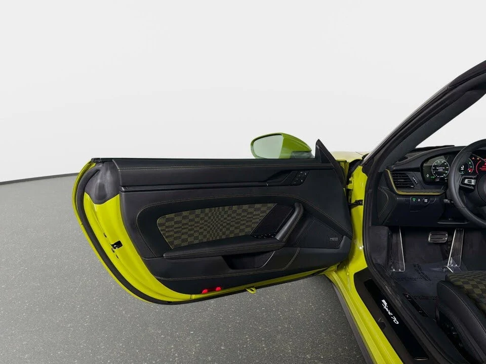 2026 Porsche 911 - Image 30 of 31