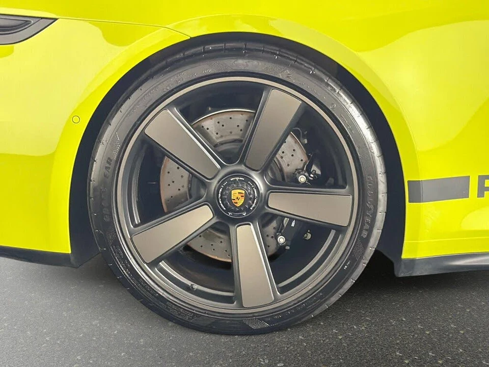 2026 Porsche 911 - Image 17 of 31