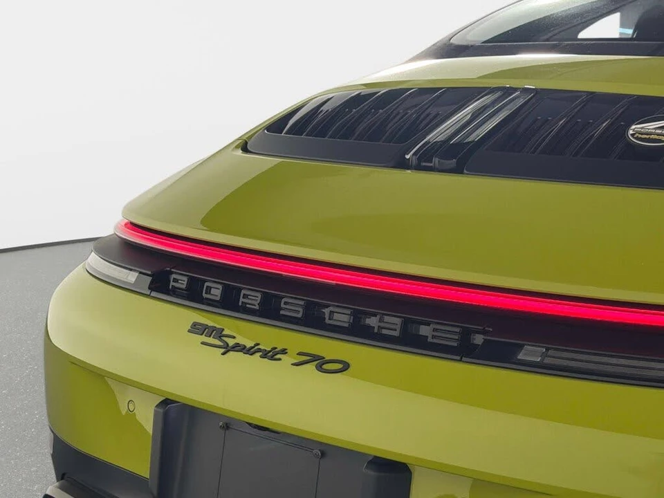 2026 Porsche 911 - Image 16 of 31
