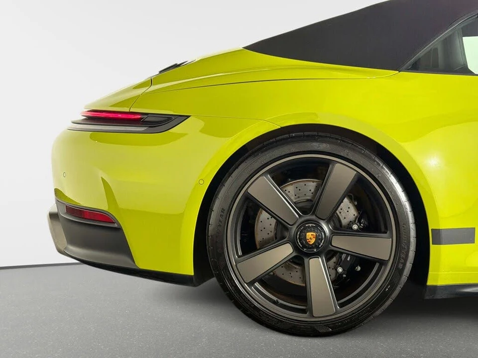 2026 Porsche 911 - Image 18 of 31