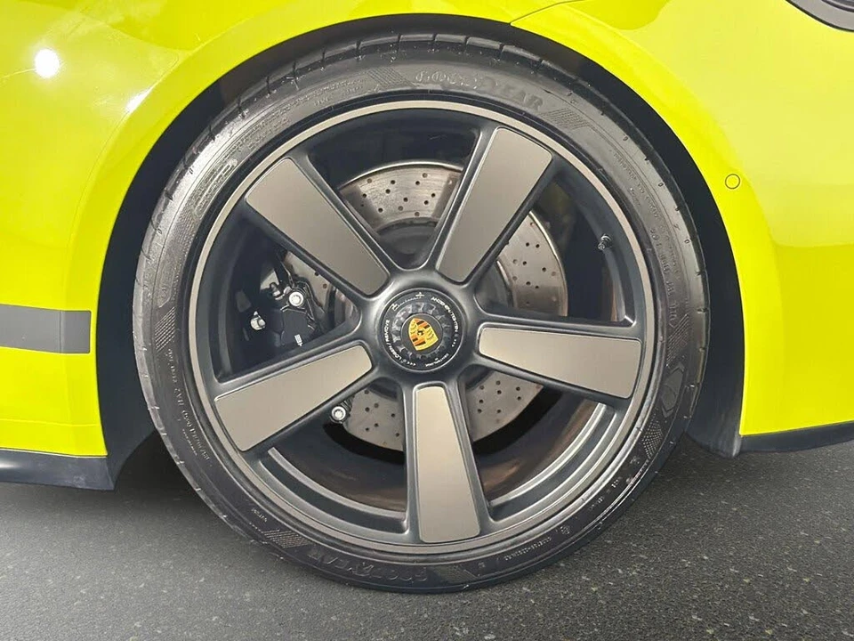 2026 Porsche 911 - Image 12 of 31