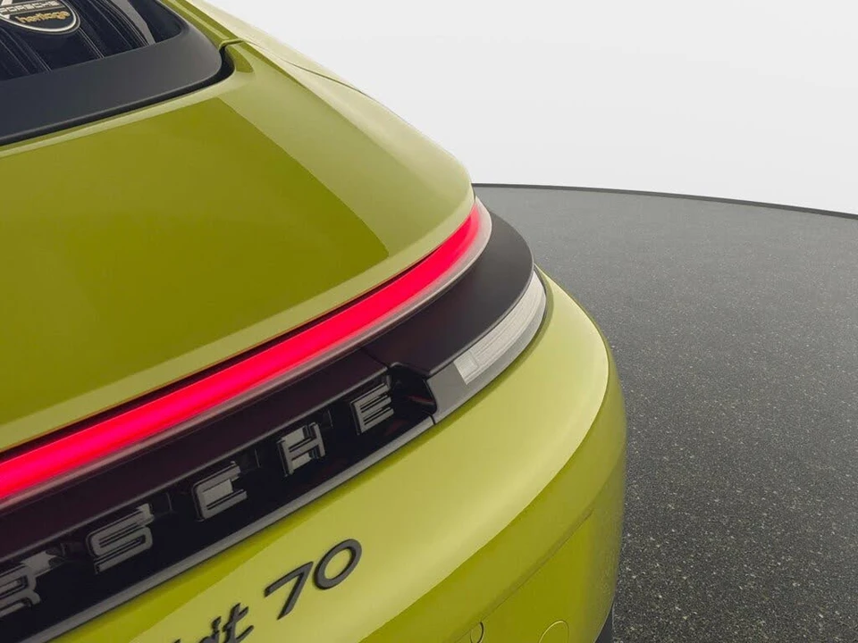 2026 Porsche 911 - Image 15 of 31