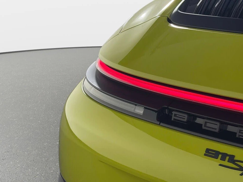 2026 Porsche 911 - Image 14 of 31