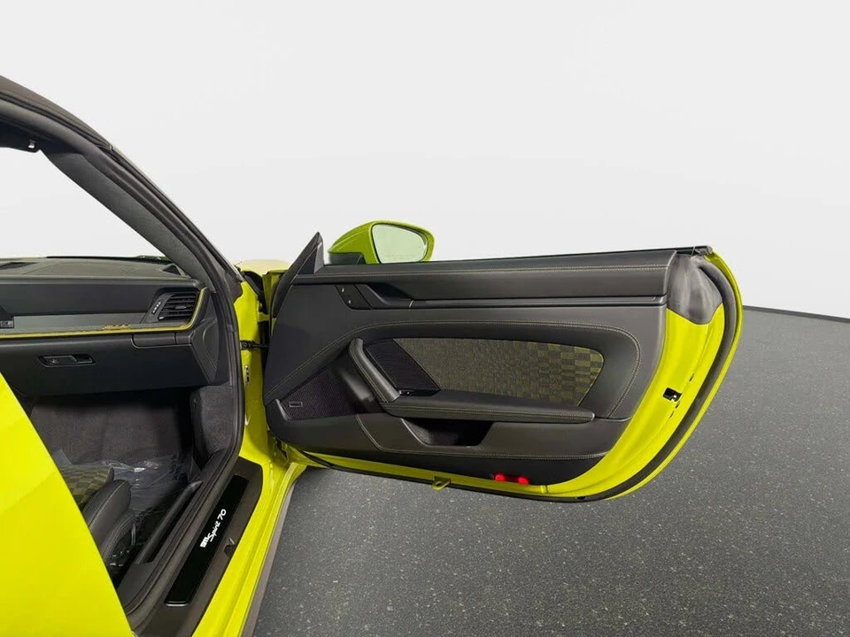2026 Porsche 911 - Image 23 of 31