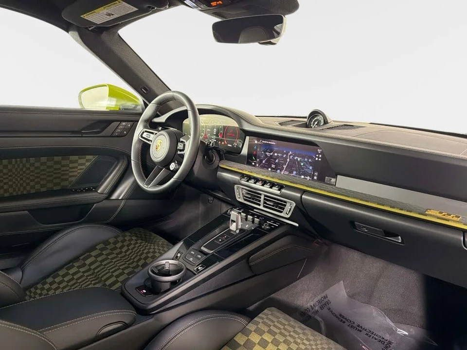 2026 Porsche 911 - Image 28 of 31