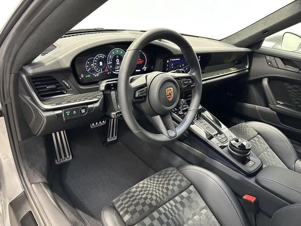 2026 Porsche 911 - Image 5 of 6