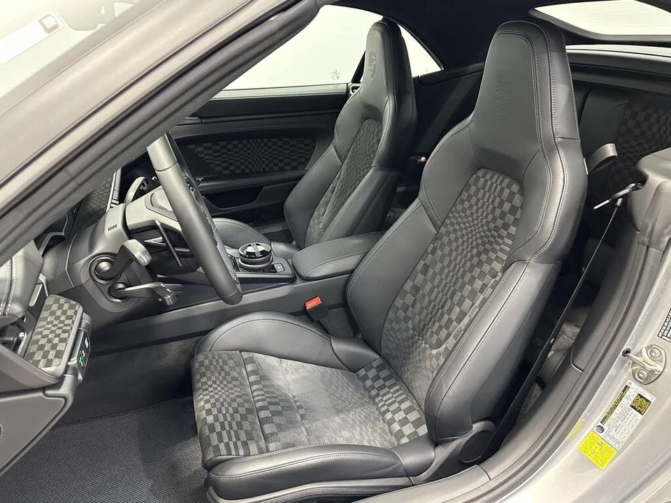 2026 Porsche 911 - Image 6 of 6