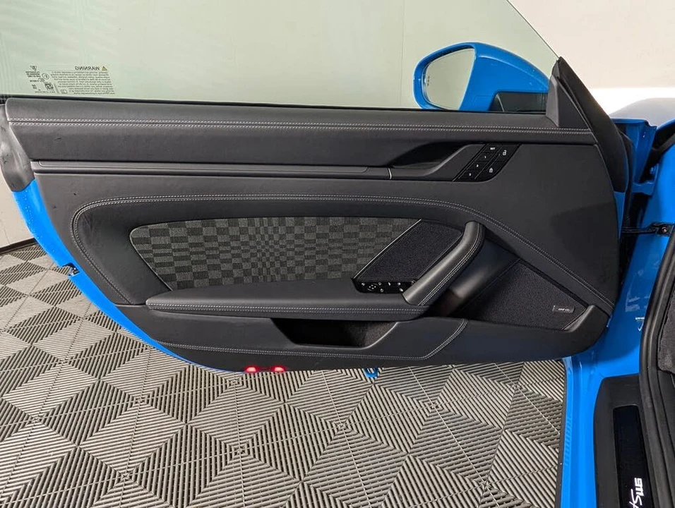 2026 Porsche 911 - Image 25 of 31