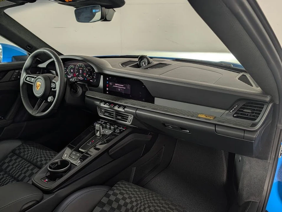 2026 Porsche 911 - Image 19 of 31