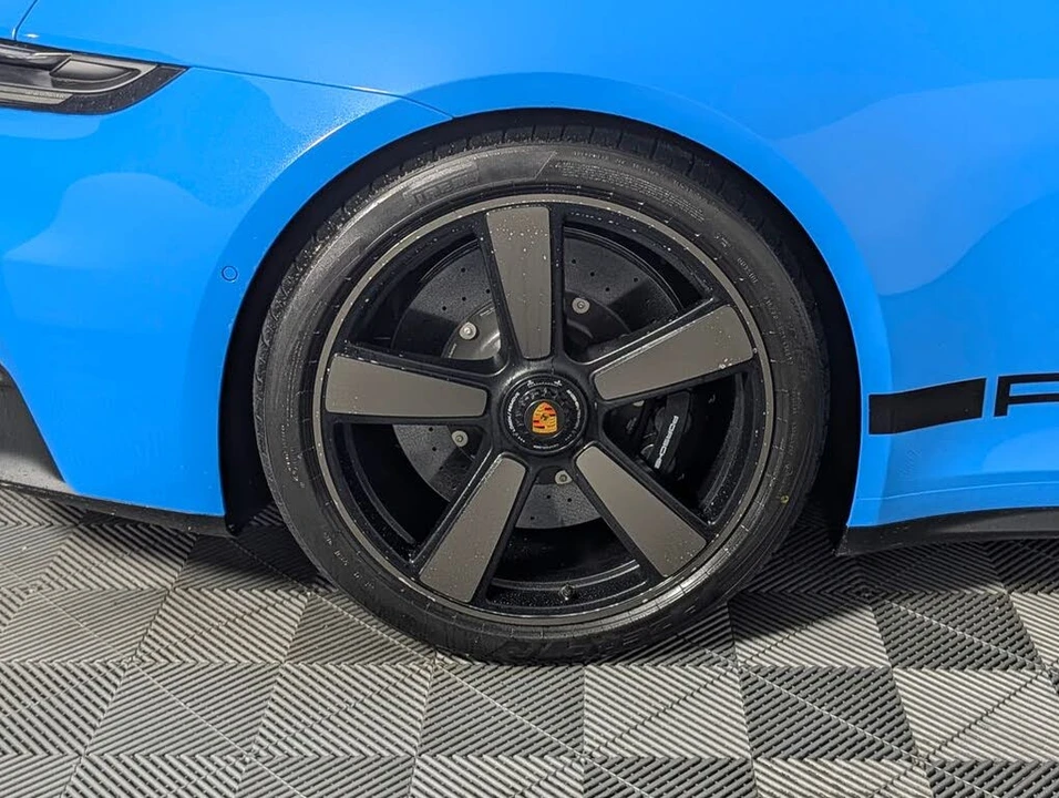 2026 Porsche 911 - Image 14 of 31
