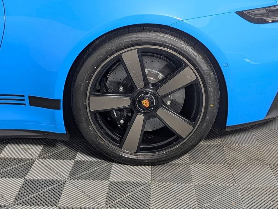 2026 Porsche 911 - Image 13 of 31