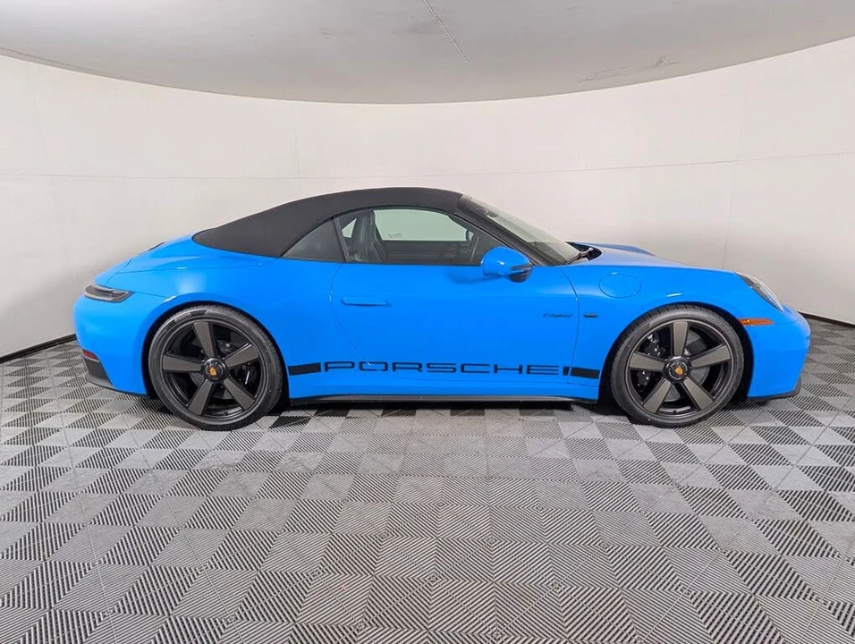 2026 Porsche 911 - Image 9 of 31