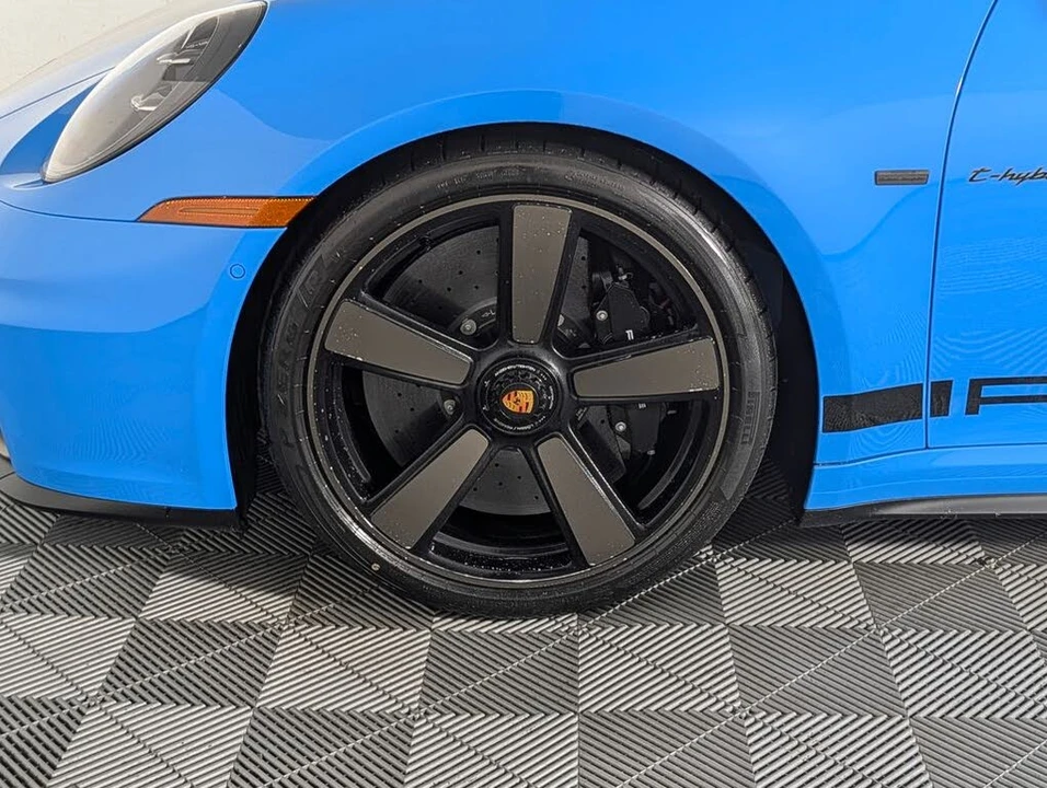 2026 Porsche 911 - Image 12 of 31
