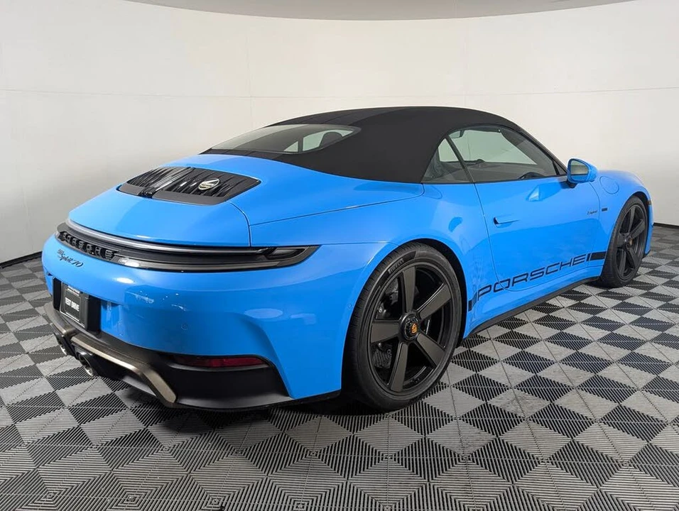 2026 Porsche 911 - Image 8 of 31