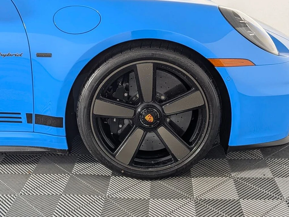 2026 Porsche 911 - Image 15 of 31