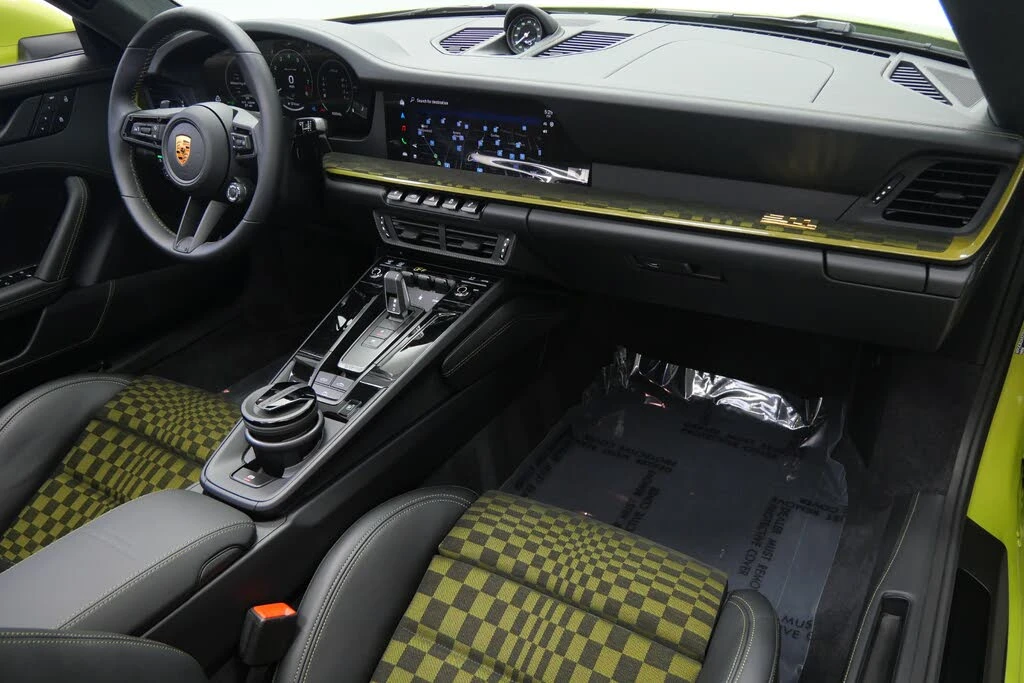 2026 Porsche 911 - Image 14 of 31