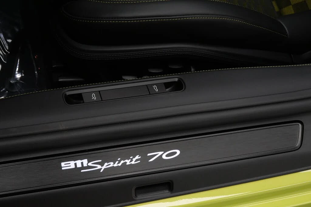 2026 Porsche 911 - Image 28 of 31