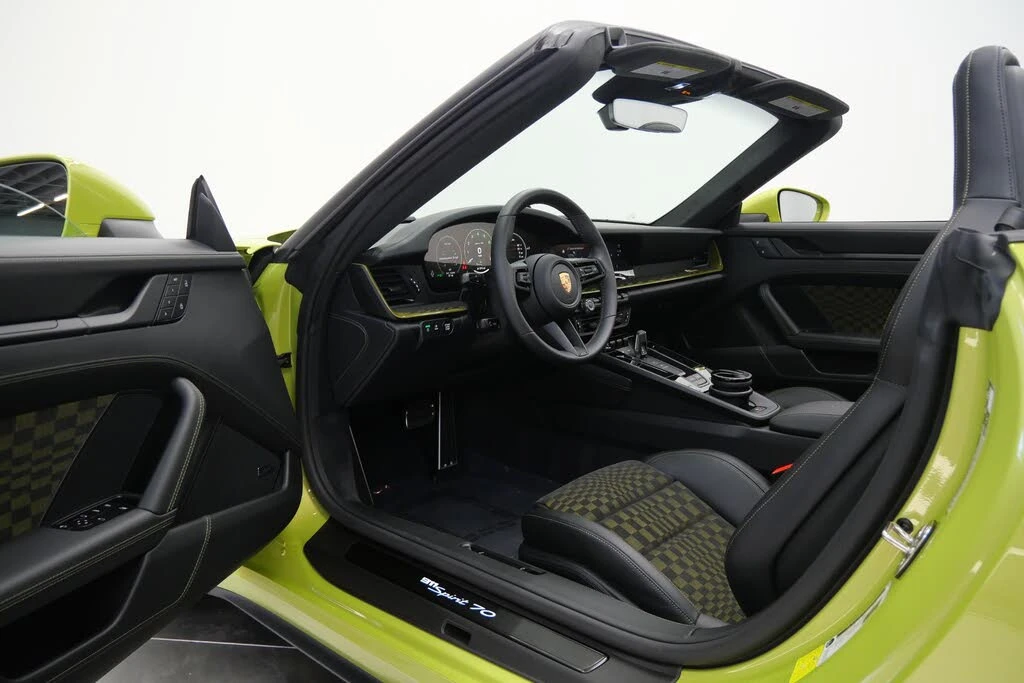 2026 Porsche 911 - Image 23 of 31