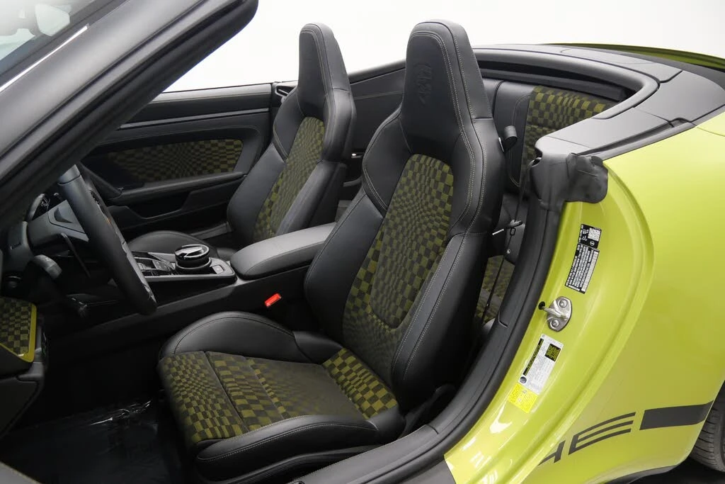 2026 Porsche 911 - Image 24 of 31