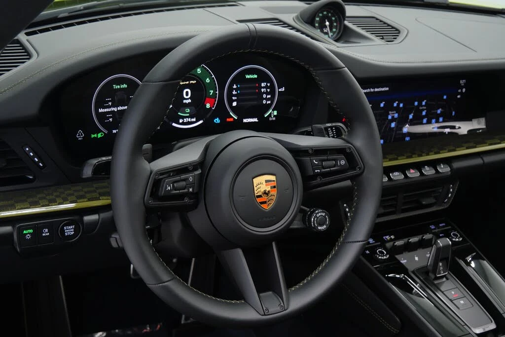 2026 Porsche 911 - Image 15 of 31