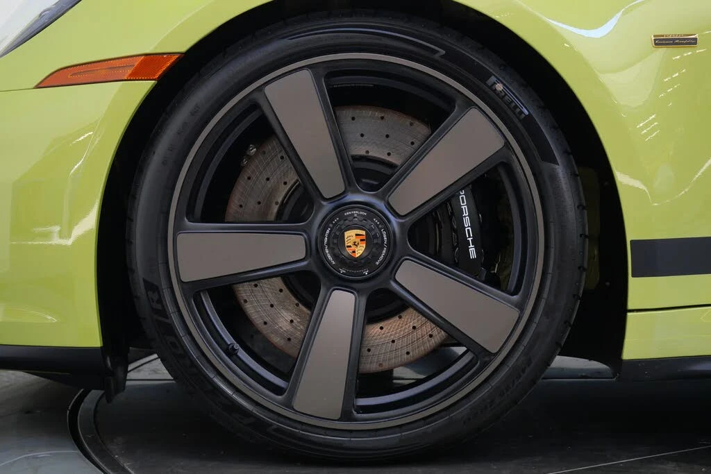 2026 Porsche 911 - Image 10 of 31