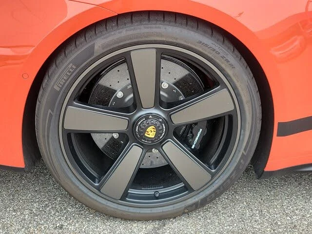 2026 Porsche 911 - Image 14 of 31