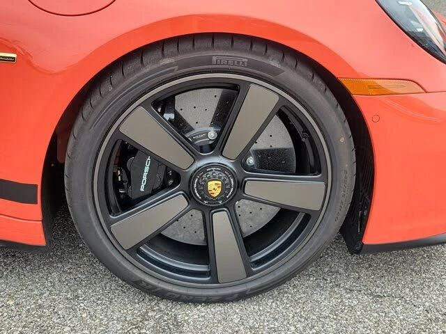 2026 Porsche 911 - Image 13 of 31